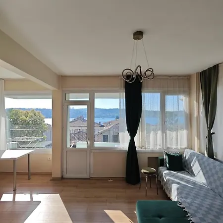 아파트 An Tale, An Dream, Bosphorus Two 2